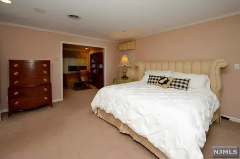 39 Gloria Drive Allendale NJ 07401