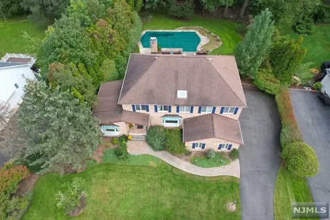 39 Gloria Drive Allendale NJ 07401