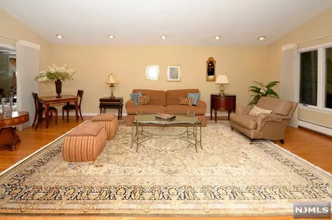 39 Gloria Drive Allendale NJ 07401