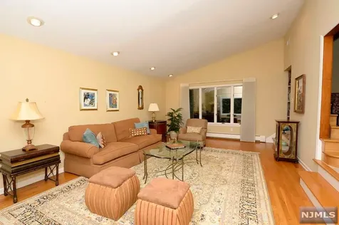 39 Gloria Drive Allendale NJ 07401