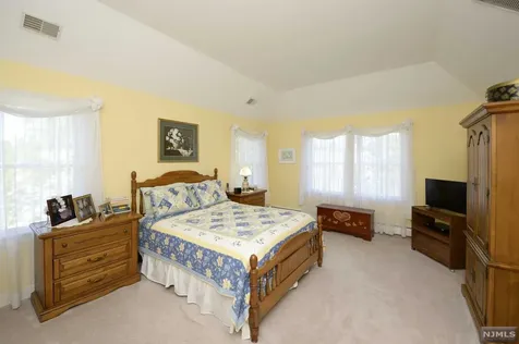 8 Copperfield Way Mahwah NJ 07430