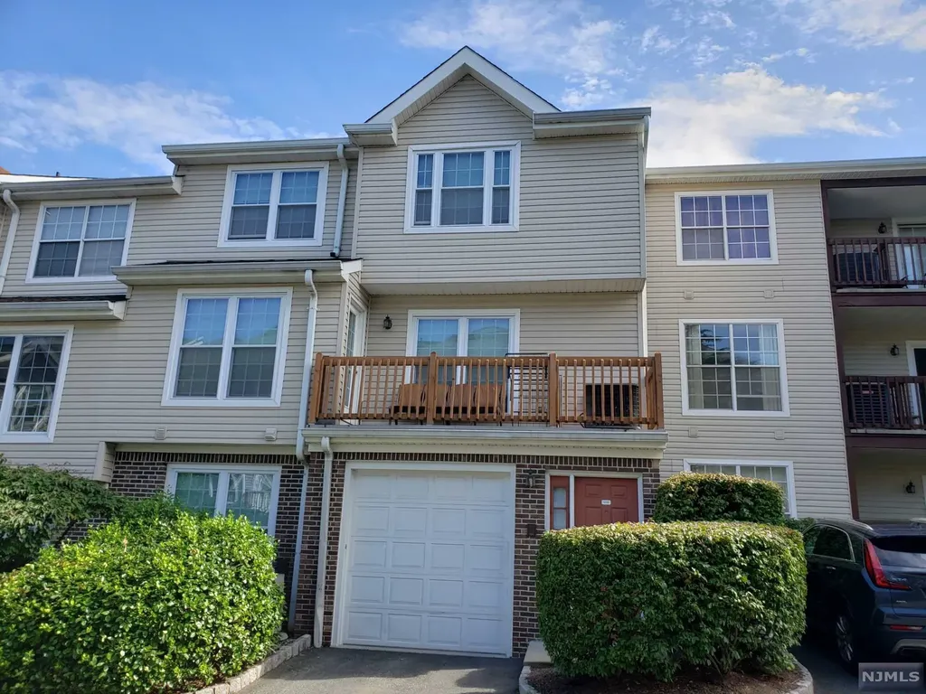 558 Ridge Lane Fort Lee NJ 07024