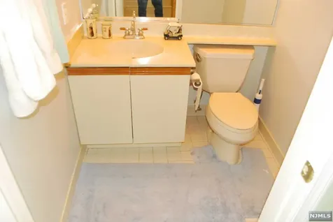 558 Ridge Lane Fort Lee NJ 07024