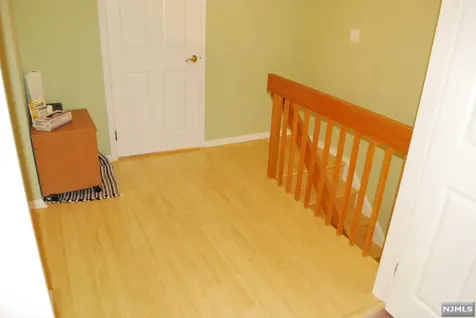 558 Ridge Lane Fort Lee NJ 07024