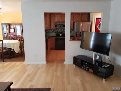 558 Ridge Lane Fort Lee NJ 07024