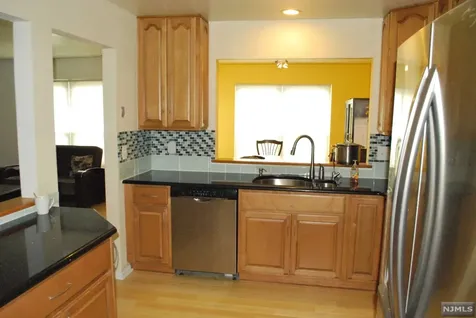 558 Ridge Lane Fort Lee NJ 07024