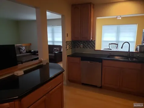558 Ridge Lane Fort Lee NJ 07024