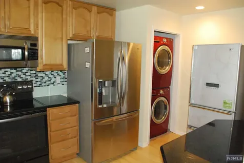 558 Ridge Lane Fort Lee NJ 07024