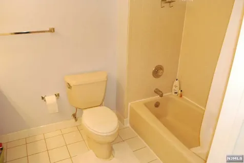 558 Ridge Lane Fort Lee NJ 07024