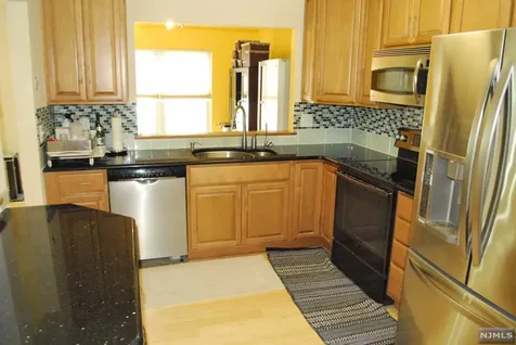 558 Ridge Lane Fort Lee NJ 07024