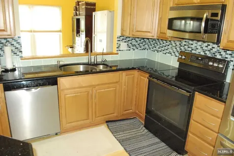 558 Ridge Lane Fort Lee NJ 07024