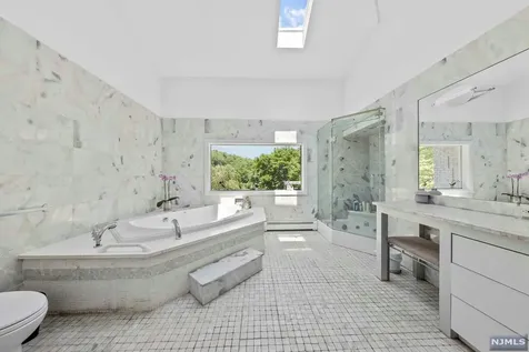 785 Aspen Way Franklin Lakes NJ 07417