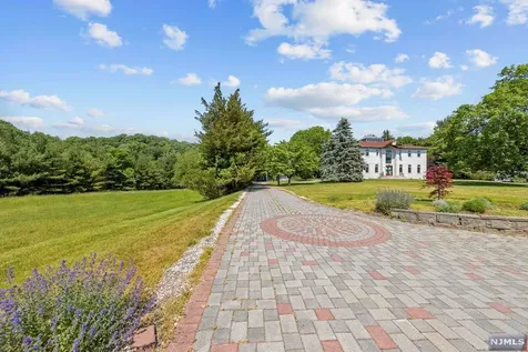 785 Aspen Way Franklin Lakes NJ 07417