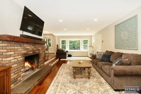 725 Rivenwood Road Franklin Lakes NJ 07417
