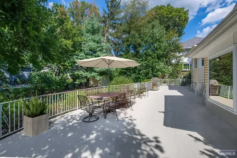 24 Wadsworth Road Glen Rock NJ 07452