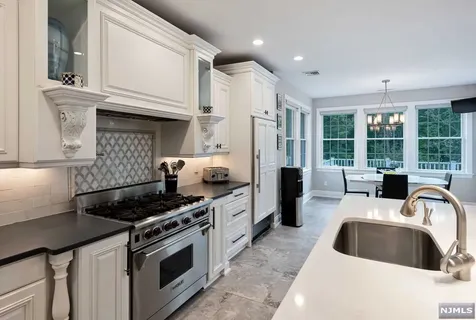 43 Cider Hill Upper Saddle River NJ 07458