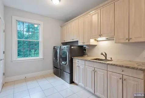 43 Cider Hill Upper Saddle River NJ 07458