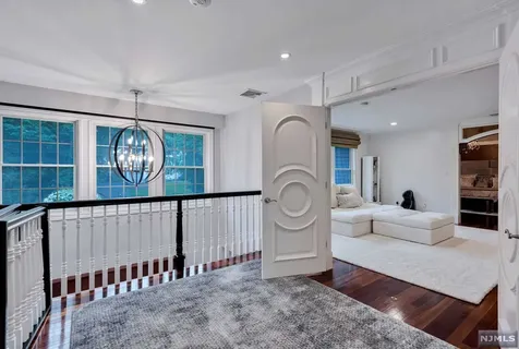 43 Cider Hill Upper Saddle River NJ 07458