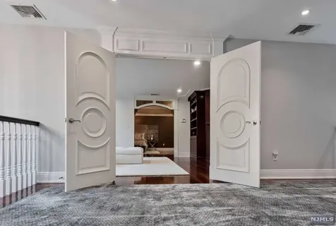 43 Cider Hill Upper Saddle River NJ 07458