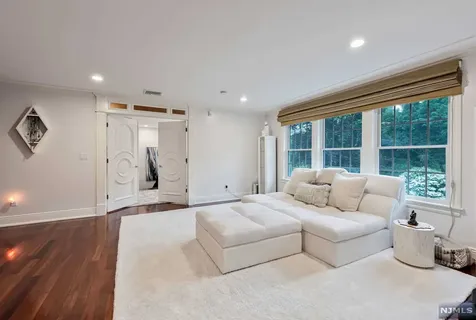 43 Cider Hill Upper Saddle River NJ 07458