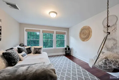 43 Cider Hill Upper Saddle River NJ 07458