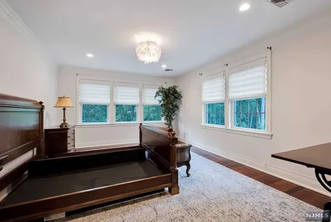 43 Cider Hill Upper Saddle River NJ 07458
