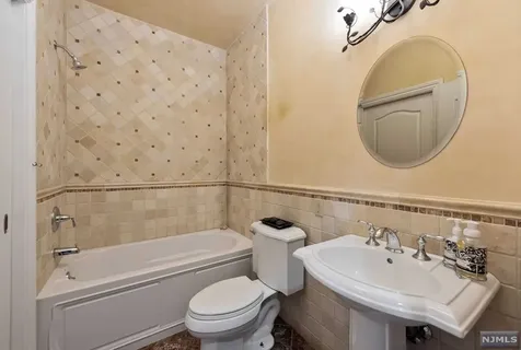 43 Cider Hill Upper Saddle River NJ 07458