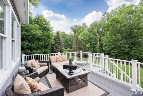 43 Cider Hill Upper Saddle River NJ 07458