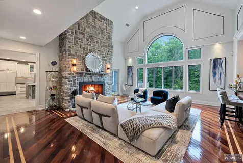 43 Cider Hill Upper Saddle River NJ 07458