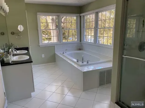 3 Brownstone Way Ho-ho-kus NJ 07423