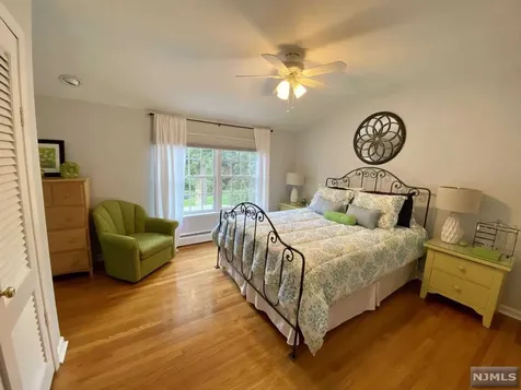 3 Brownstone Way Ho-ho-kus NJ 07423