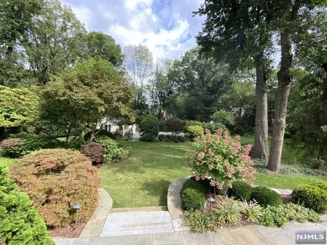 3 Brownstone Way Ho-ho-kus NJ 07423