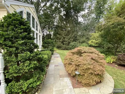 3 Brownstone Way Ho-ho-kus NJ 07423