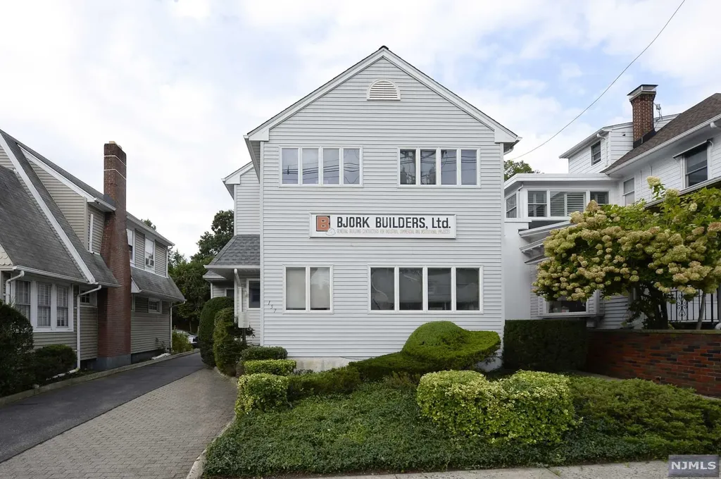 157 Godwin Avenue Midland Park NJ 07432