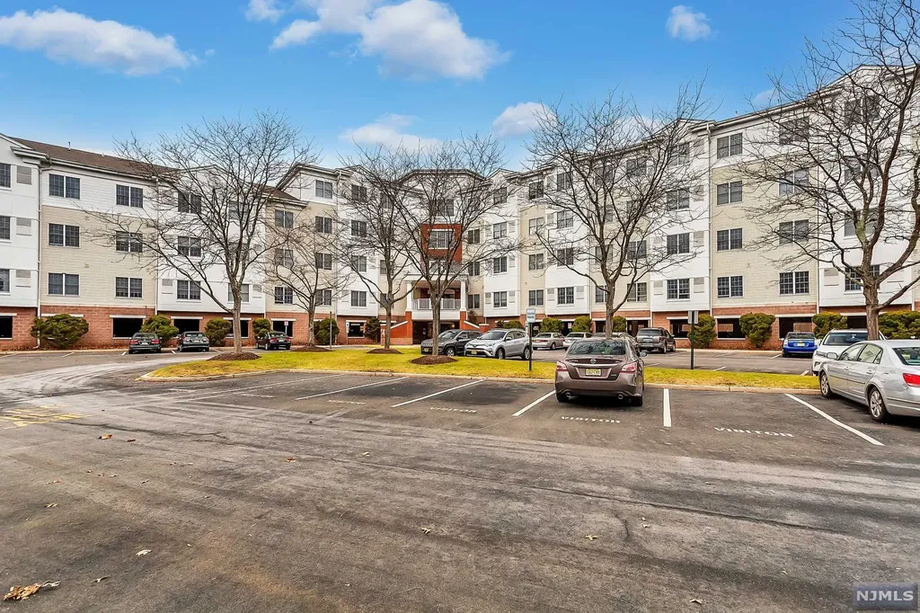 189 Forest Avenue Paramus NJ 07652