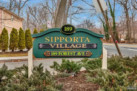 189 Forest Avenue Paramus NJ 07652