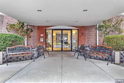 189 Forest Avenue Paramus NJ 07652