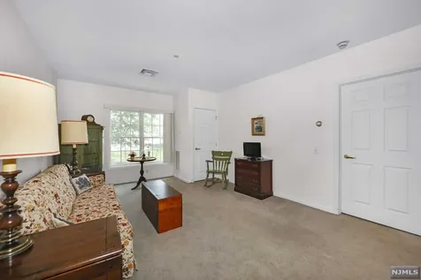 189 Forest Avenue Paramus NJ 07652