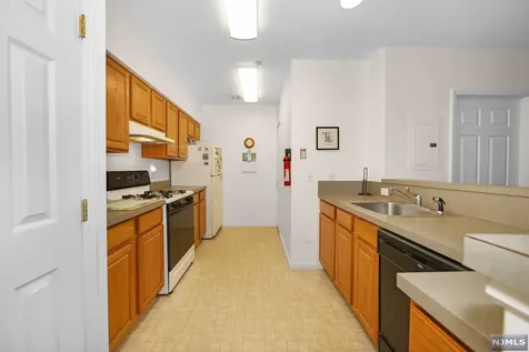 189 Forest Avenue Paramus NJ 07652