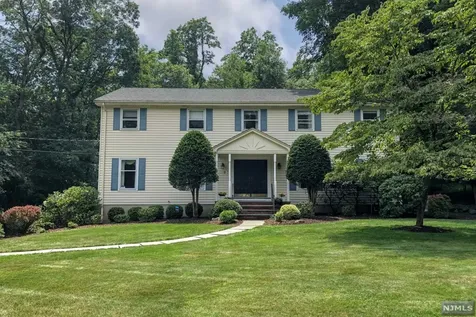 10 Sunrise Lane Upper Saddle River NJ 07458