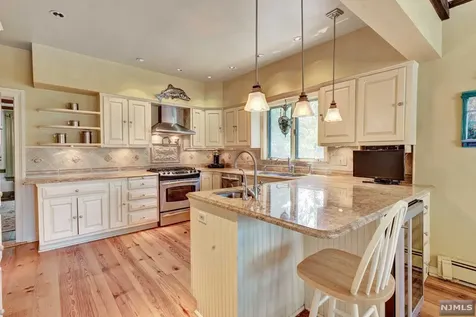913 Franklin Turnpike Allendale NJ 07401