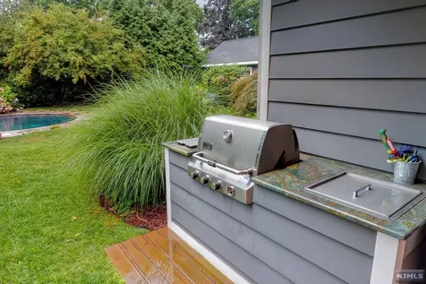 445 Colonial Road Ridgewood NJ 07450