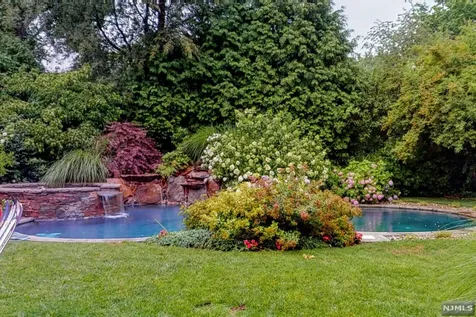445 Colonial Road Ridgewood NJ 07450