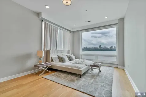 9 Somerset Lane Edgewater NJ 07020