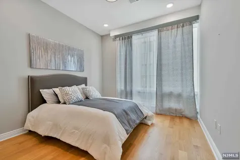 9 Somerset Lane Edgewater NJ 07020