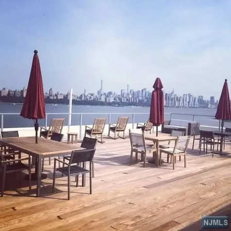 9 Somerset Lane Edgewater NJ 07020