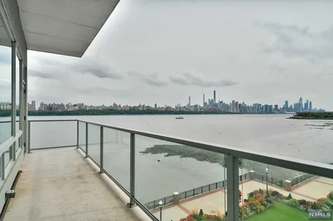 9 Somerset Lane Edgewater NJ 07020
