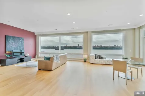 9 Somerset Lane Edgewater NJ 07020