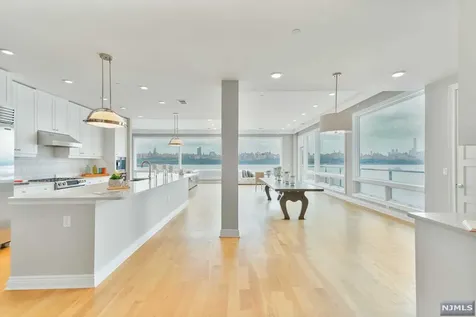 9 Somerset Lane Edgewater NJ 07020