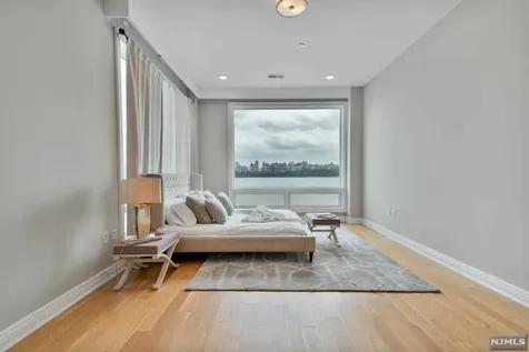 9 Somerset Lane Edgewater NJ 07020